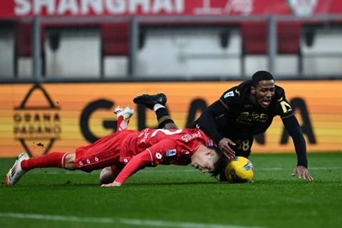 فيرونا يبقي مونزا في المركز الأخير بالدوري الإيطالي